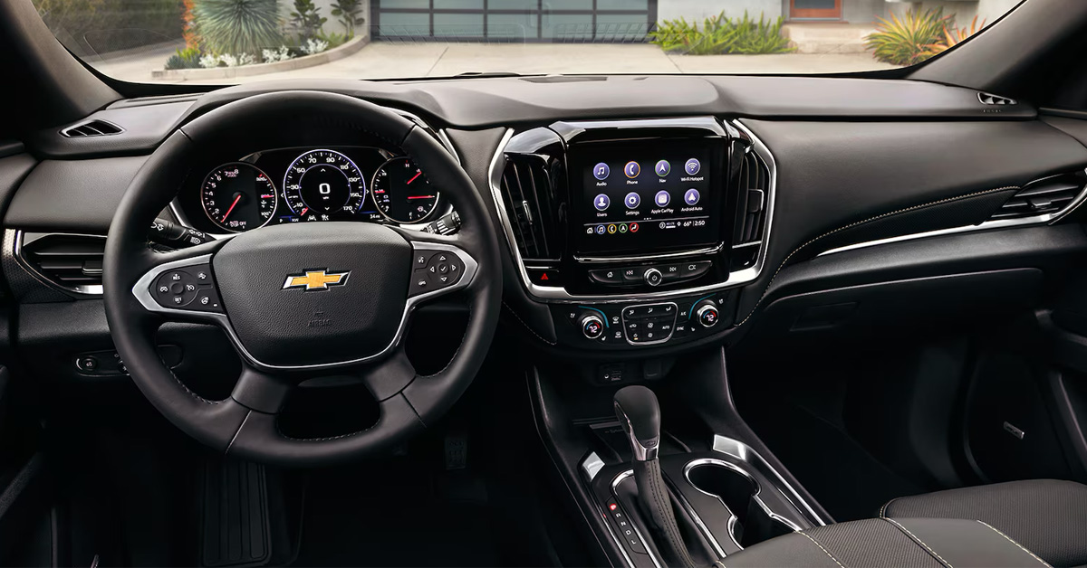 2024 Chevrolet Traverse radio, steering wheel and dashboard
