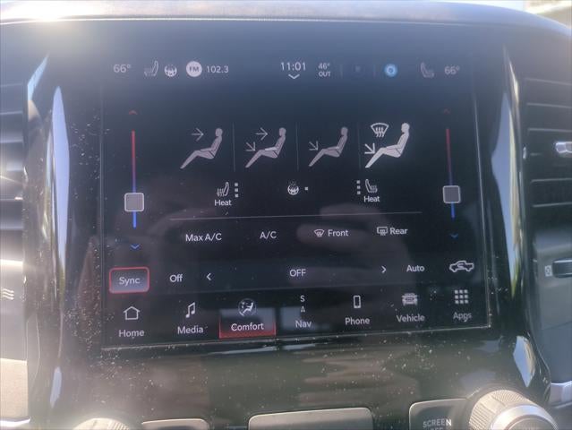 2022 RAM 1500 Big Horn Crew Cab 4x4 5'7' Box
