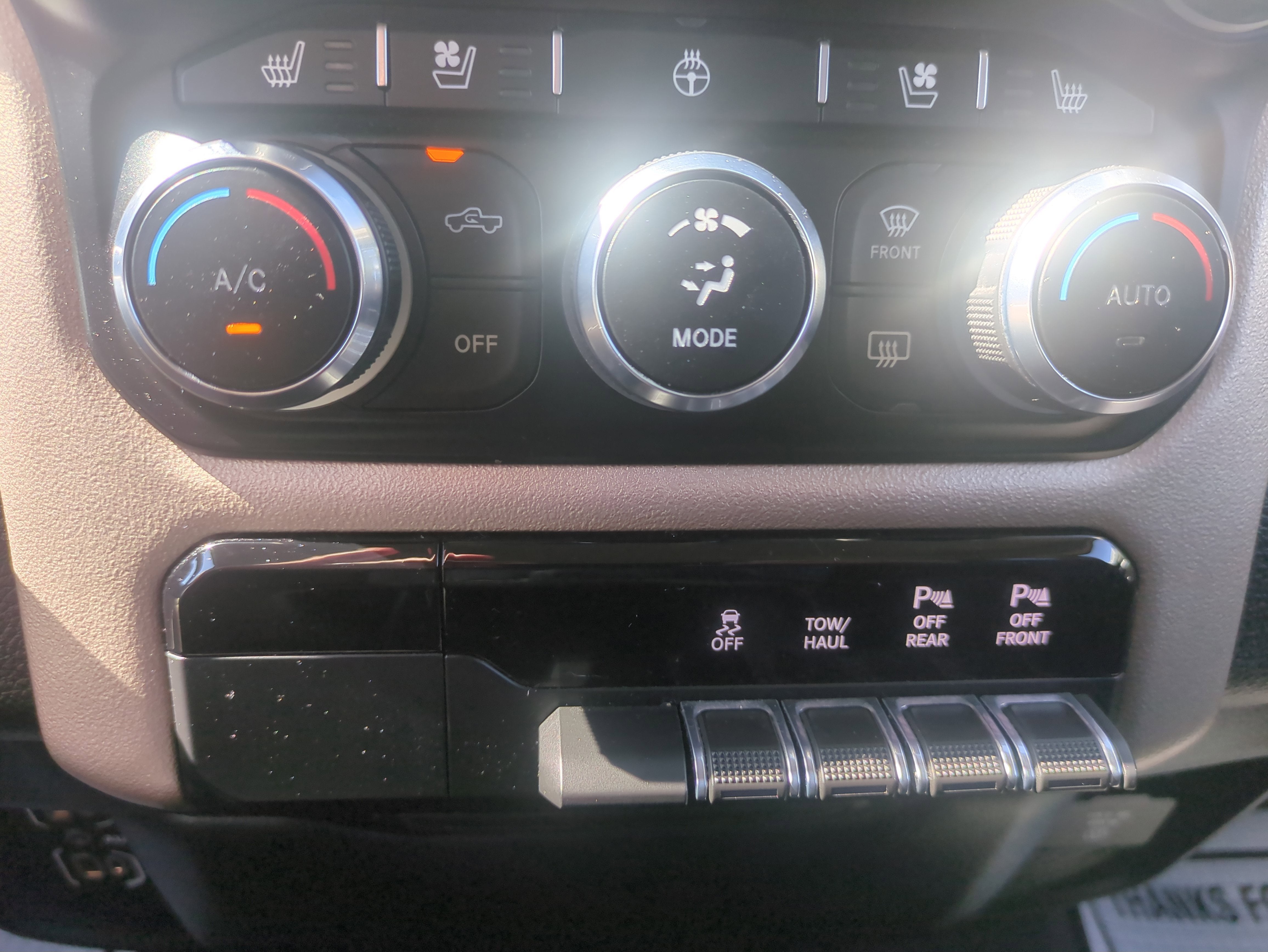 2022 RAM 1500 Laramie Crew Cab 4x4 5'7' Box