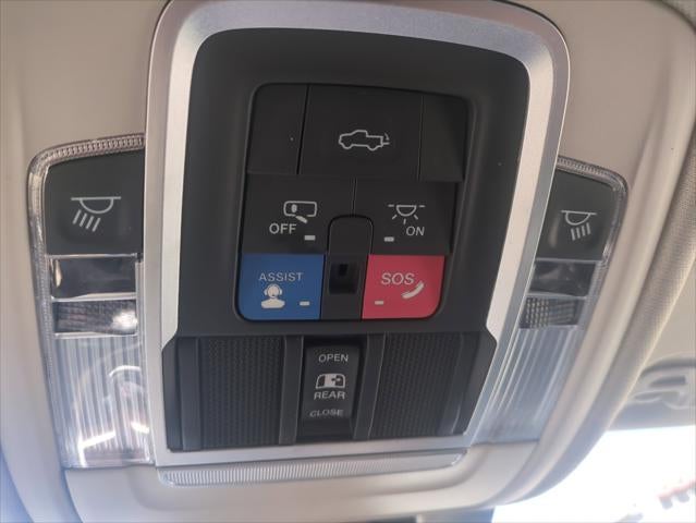 2022 RAM 1500 Laramie Crew Cab 4x4 5'7' Box
