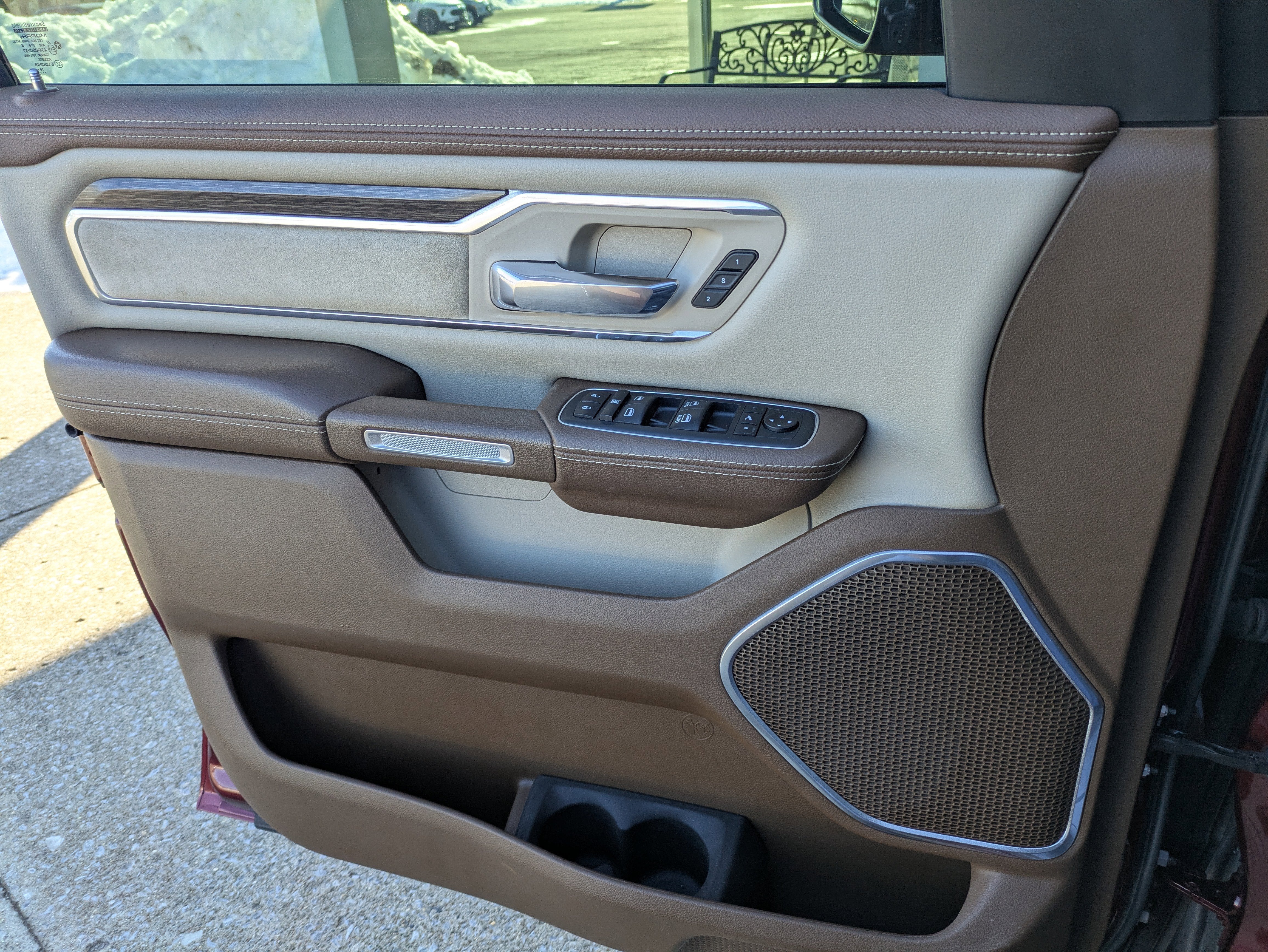 2020 RAM 1500 Laramie Crew Cab 4x4 5'7' Box