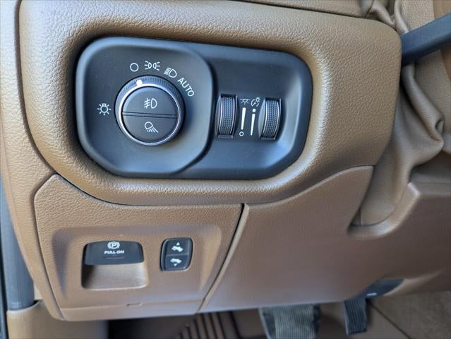 2020 RAM 1500 Laramie Crew Cab 4x4 5'7' Box