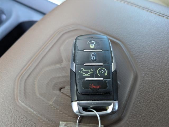 2020 RAM 1500 Laramie Crew Cab 4x4 5'7' Box