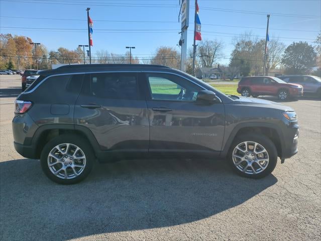 2024 Jeep Compass Latitude Lux FWD