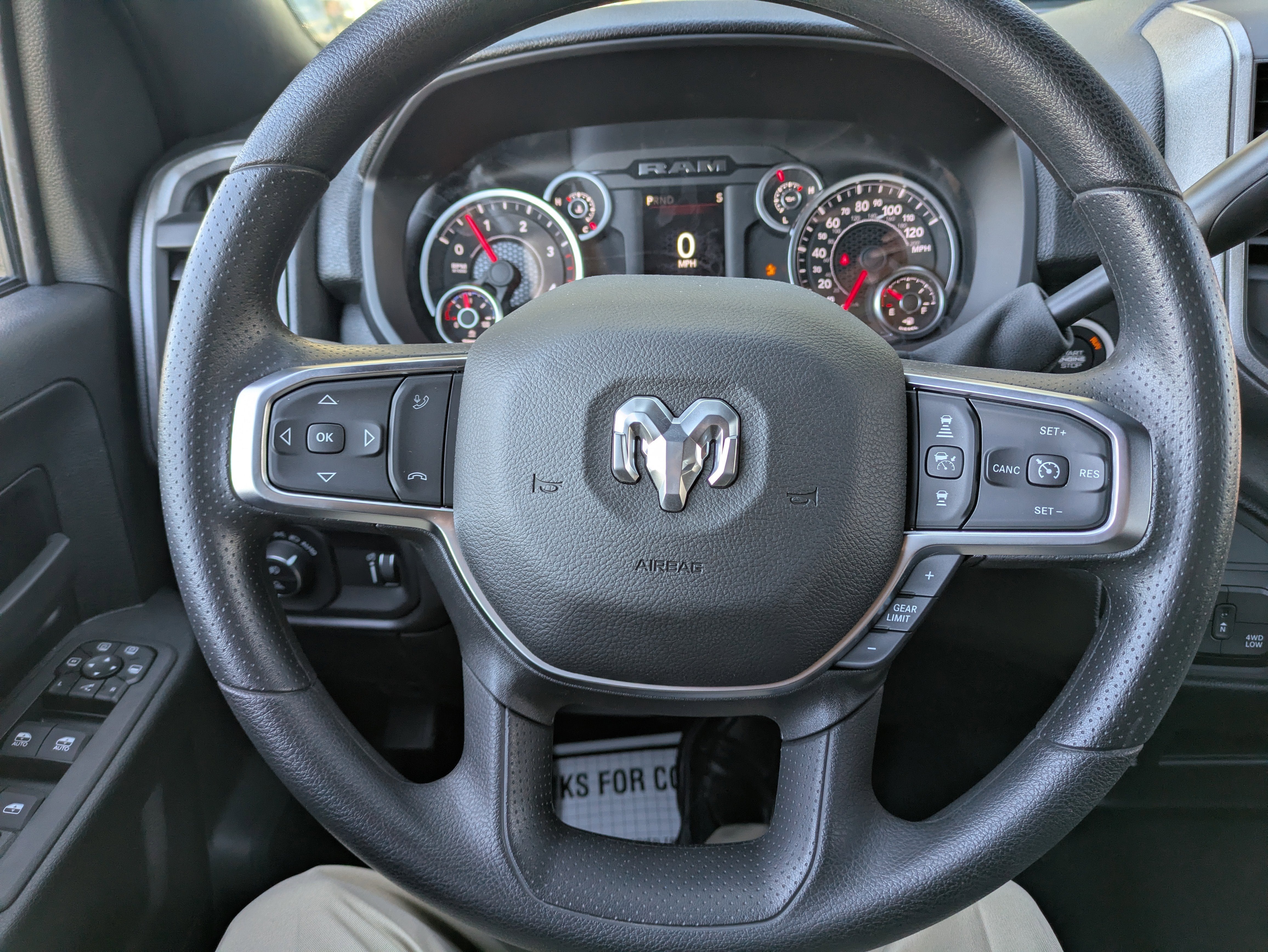 2026 RAM Ram 2500 RAM 2500 BLACK EXPRESS CREW CAB 4X4 6'4' BOX