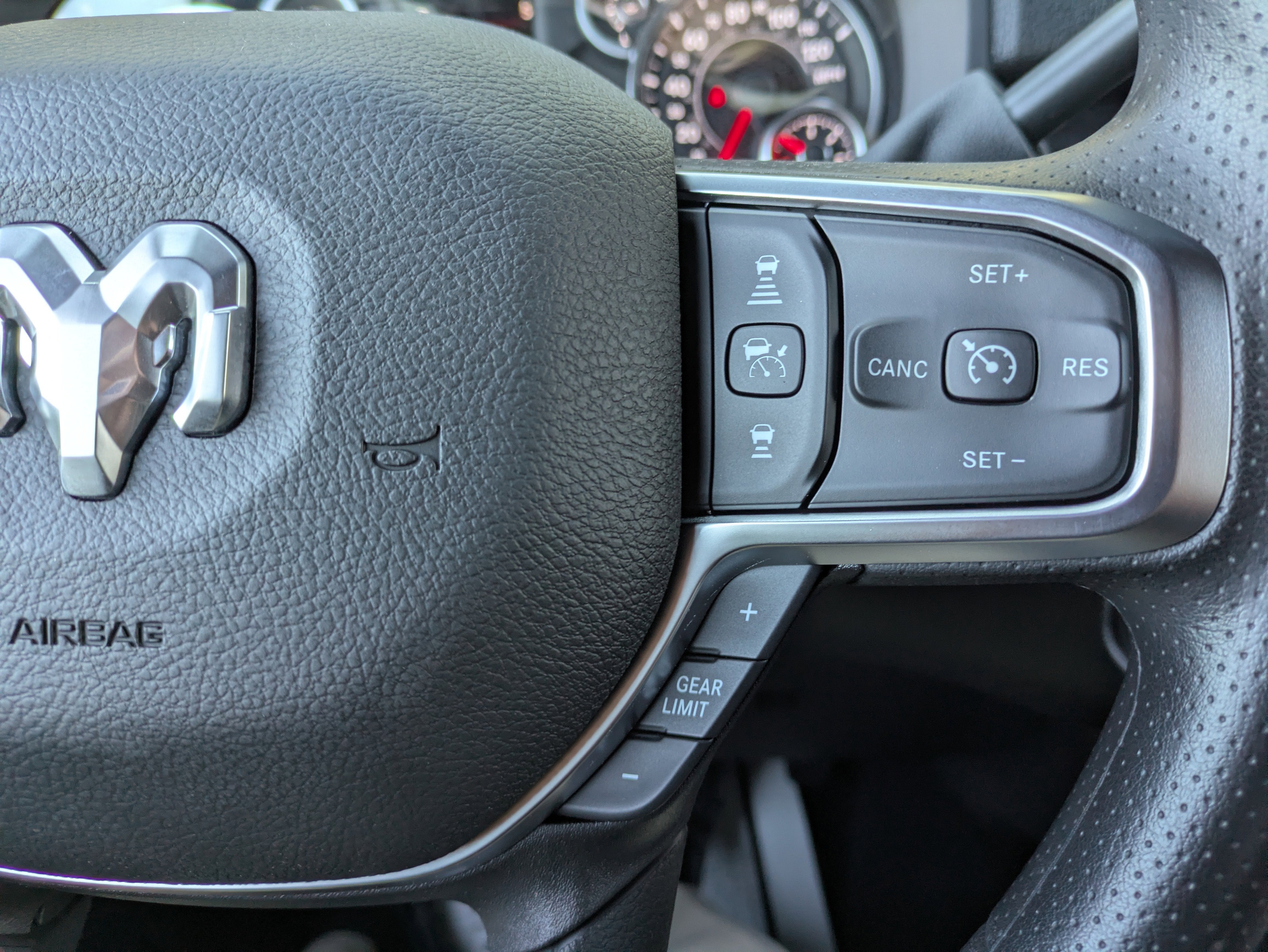 2026 RAM Ram 2500 RAM 2500 BLACK EXPRESS CREW CAB 4X4 6'4' BOX