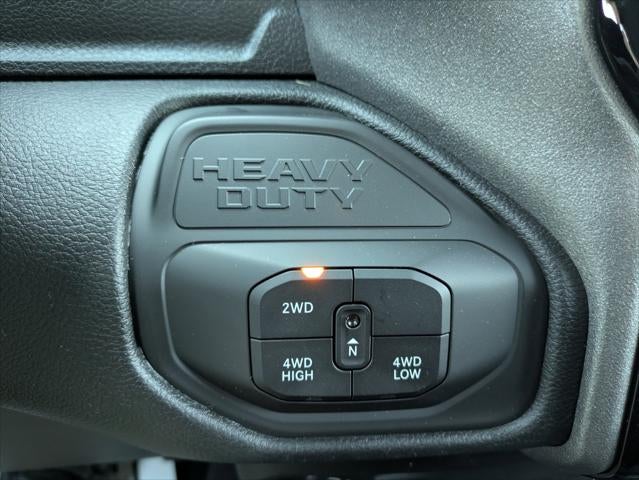 2026 RAM Ram 2500 RAM 2500 BLACK EXPRESS CREW CAB 4X4 6'4' BOX