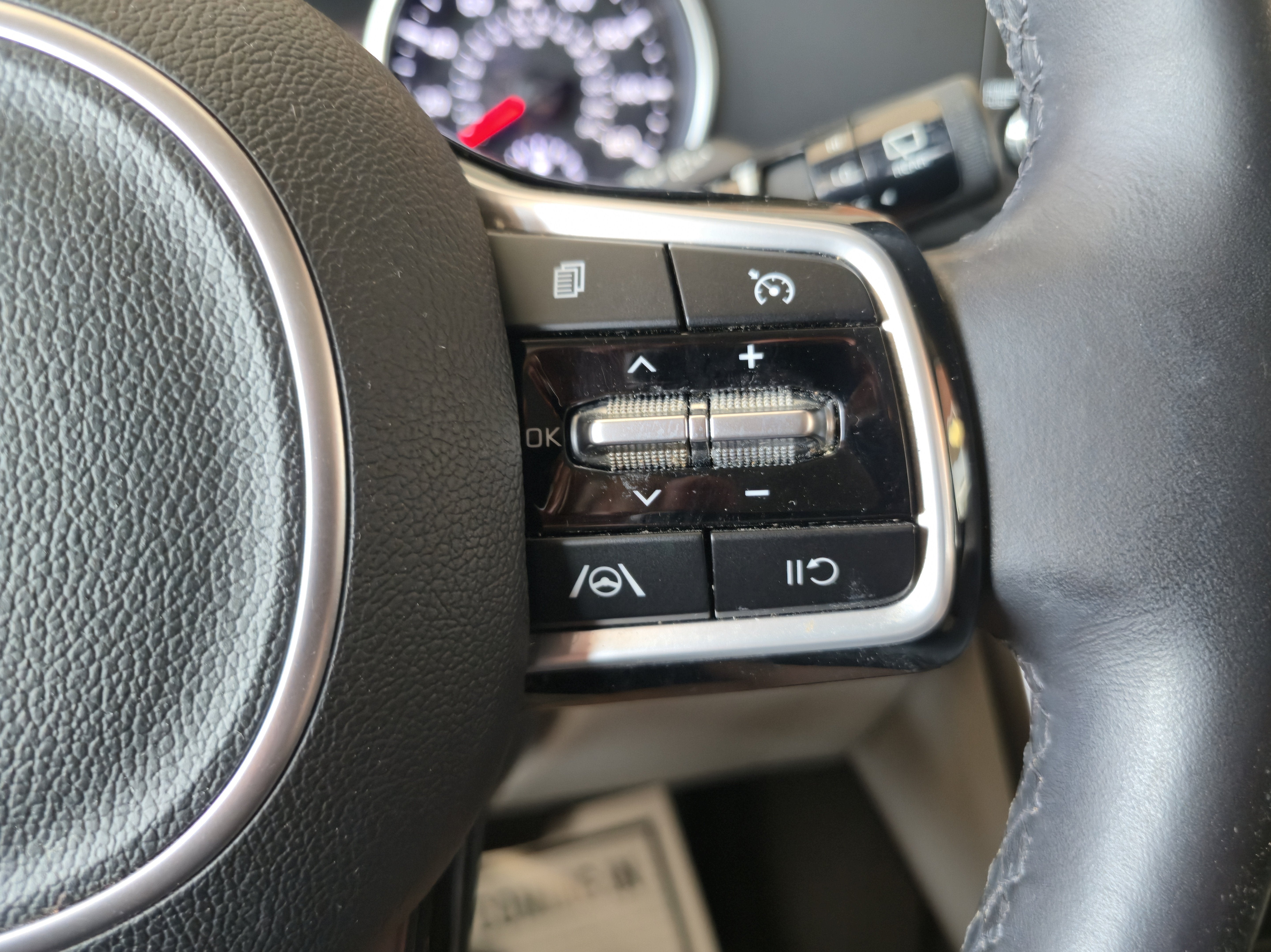 2023 Kia Carnival MPV LX Seat Package