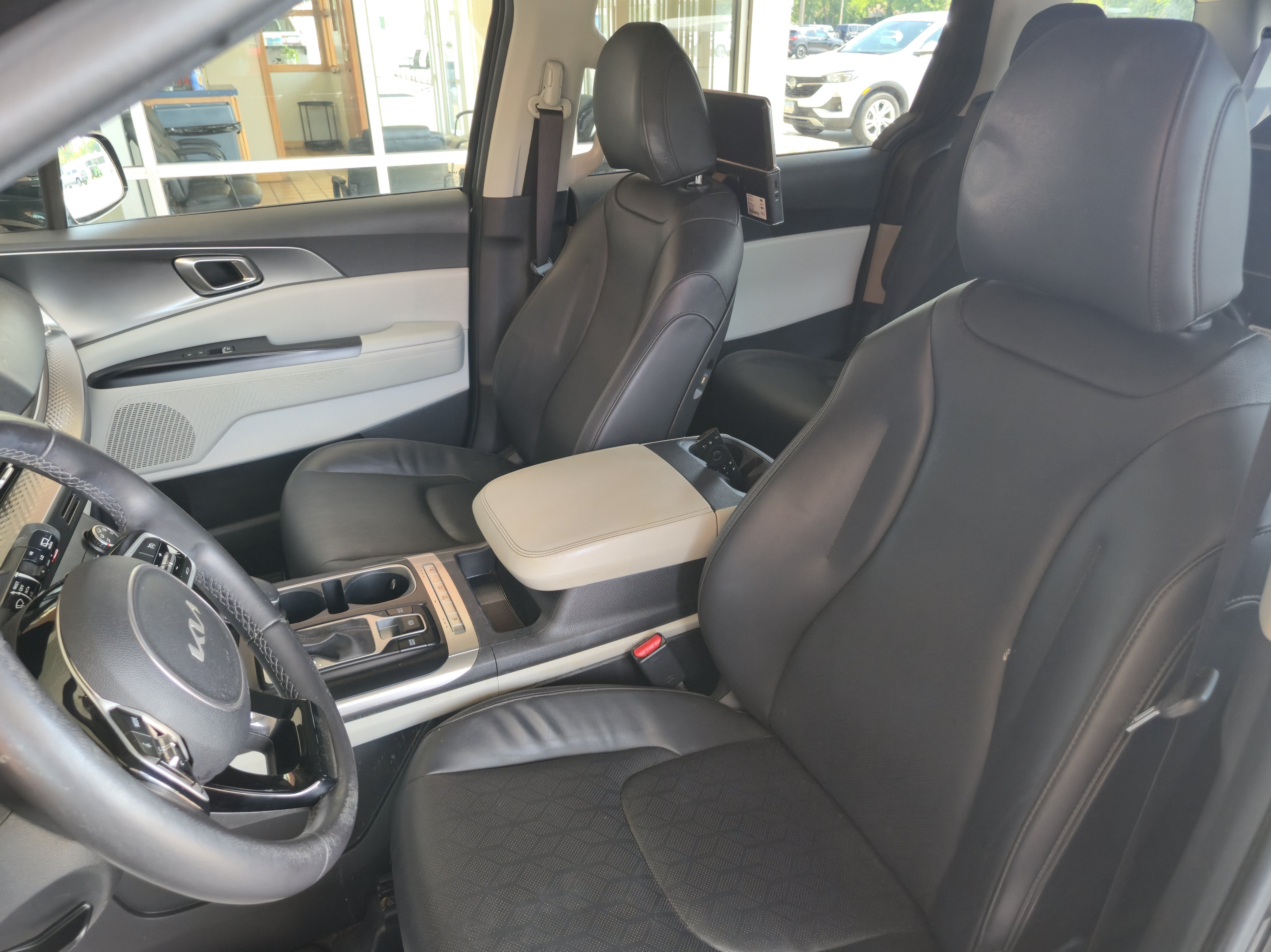 2023 Kia Carnival MPV LX Seat Package