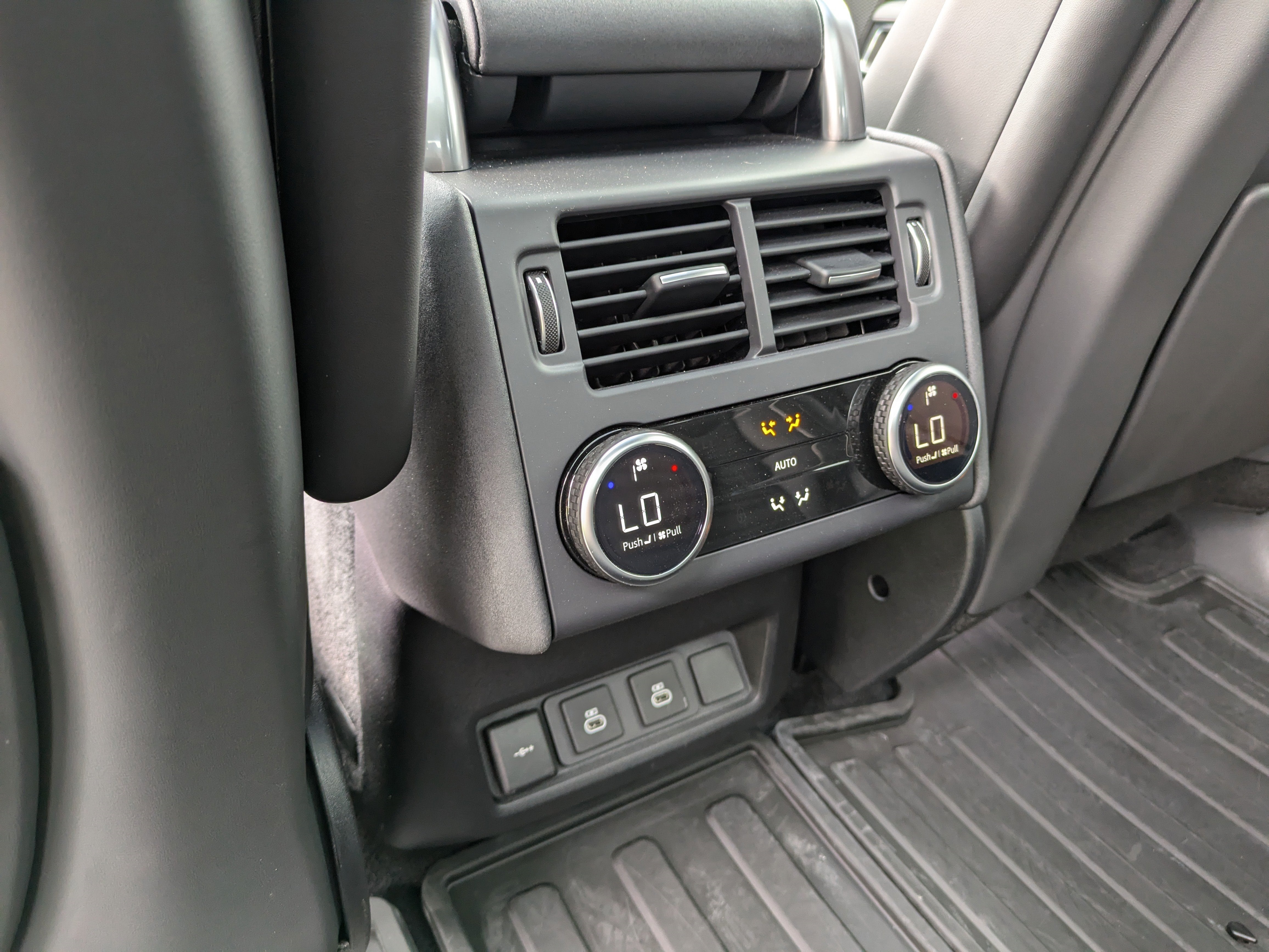 2024 Land Rover Discovery P360 Dynamic SE